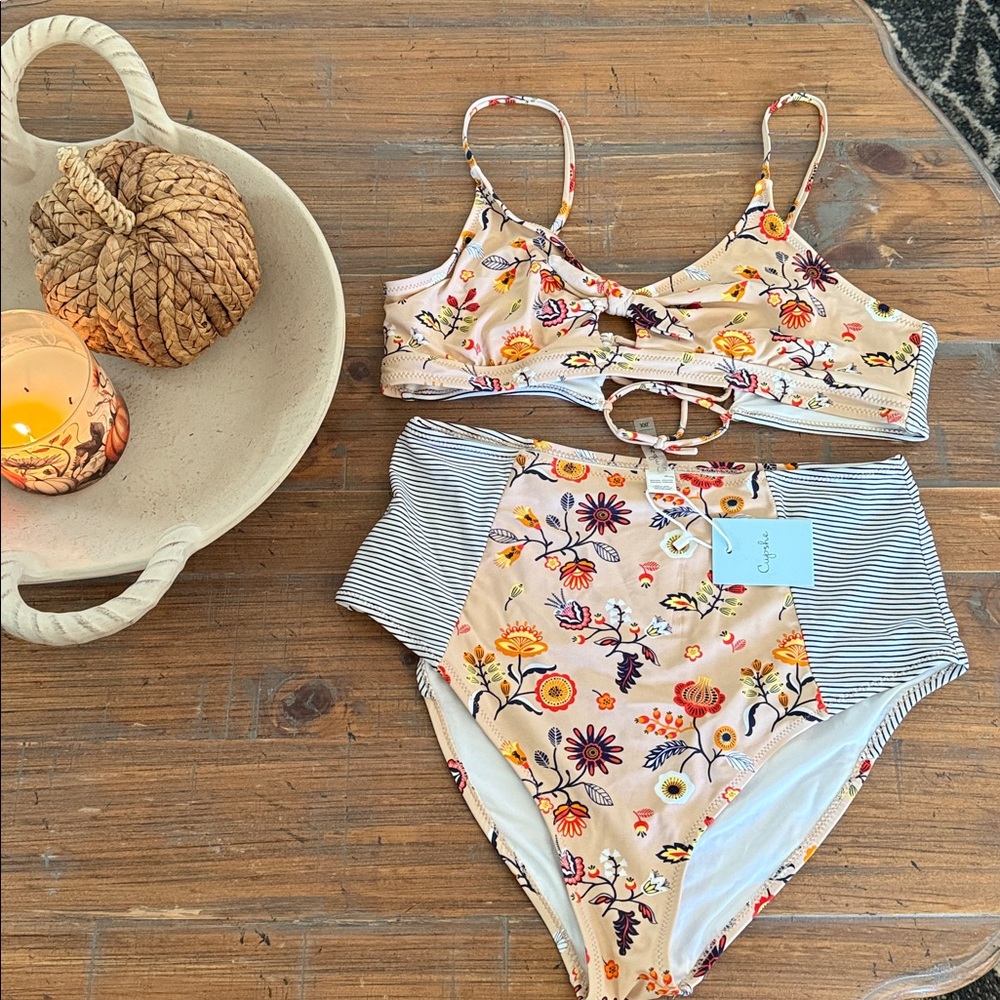 New 2 pc Cupshe Swimsuit  Size XXL High Waisted Floral Stripes Keyhole Bikini